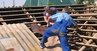 Демонтаж крыши в Ухте - стоимость работ от 738 рублей за м2